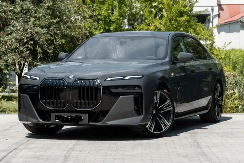 BMW 740 din 2025 cu 9.200 km - oferta BMW120146 - foto 1