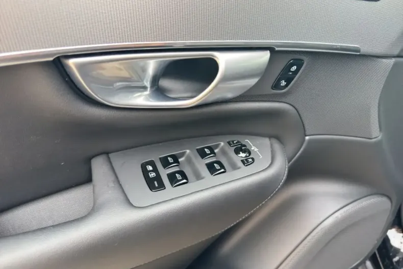 Volvo XC90 din 2024 cu 24.380 km - oferta VOL120186 - foto 11