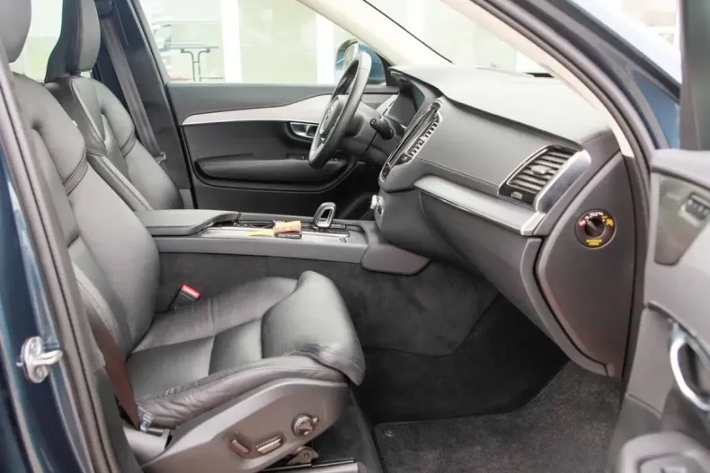 Volvo XC90 din 2022 cu 30.199 km - oferta VOL120188 - foto 8