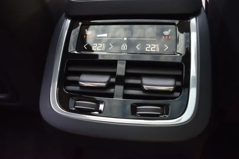 Volvo XC90 din 2024 cu 19.559 km - oferta VOL120189 - foto 14