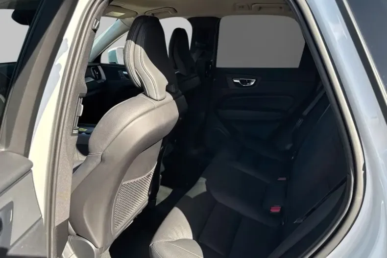 Volvo XC60 din 2024 cu 17.307 km - oferta VOL120203 - foto 8