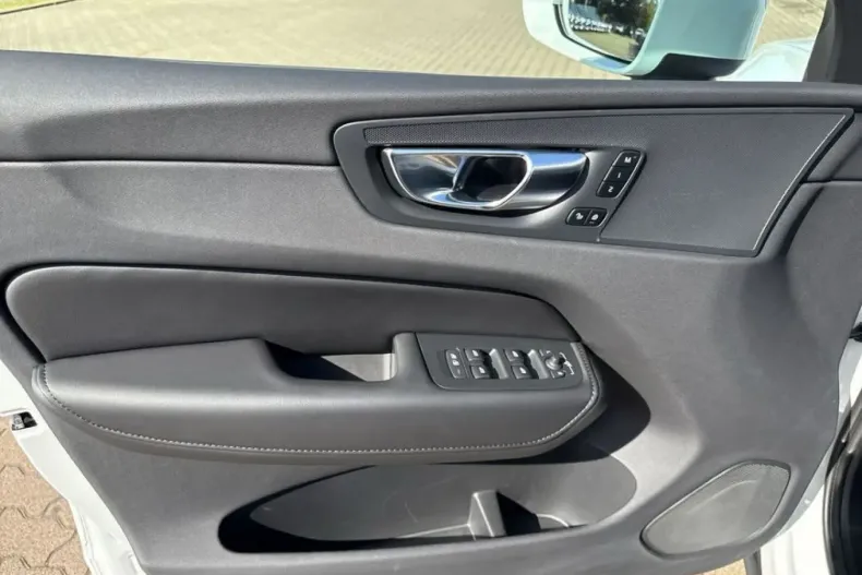 Volvo XC60 din 2024 cu 17.307 km - oferta VOL120203 - foto 13