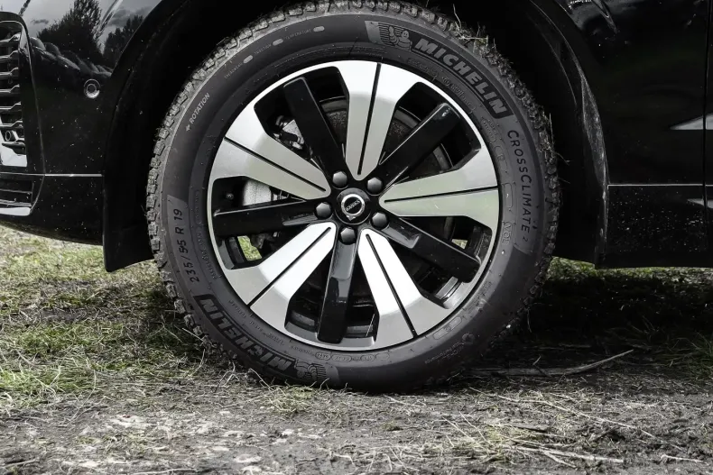 Volvo XC60 din 2023 cu 8.361 km - oferta VOL120205 - foto 3