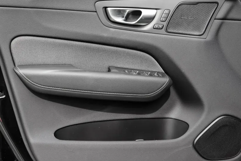 Volvo XC60 din 2023 cu 8.361 km - oferta VOL120205 - foto 10