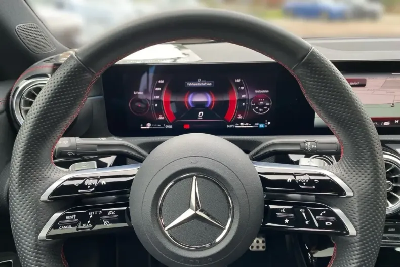 Mercedes-Benz CLA 250 din 2023 cu 9.990 km - oferta MER120224 - foto 6