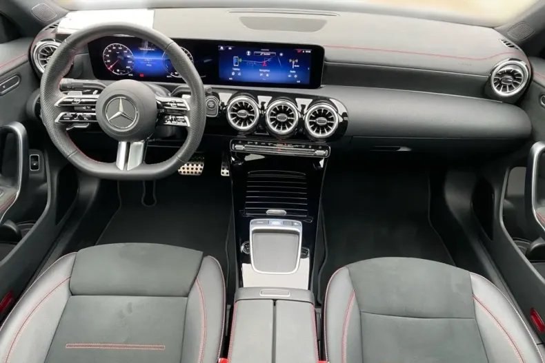 Mercedes-Benz CLA 250 din 2023 cu 9.990 km - oferta MER120224 - foto 9