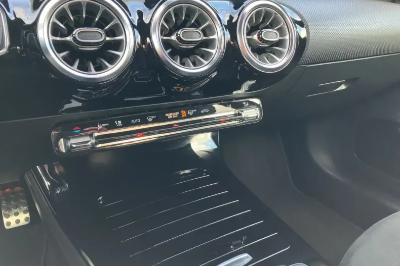 Mercedes-Benz A 250 din 2022 cu 44.150 km - oferta MER120231 - foto 18