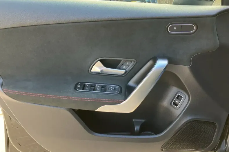 Mercedes-Benz A 250 din 2022 cu 44.150 km - oferta MER120231 - foto 20