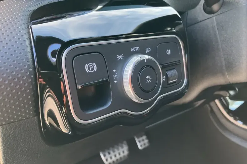 Mercedes-Benz A 250 din 2022 cu 44.150 km - oferta MER120231 - foto 21