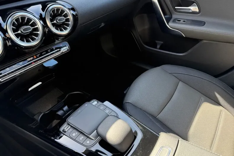 Mercedes-Benz A 250 din 2022 cu 20.946 km - oferta MER120233 - foto 12