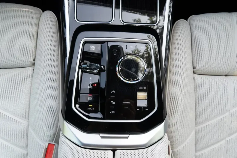 BMW 740 din 2025 cu 9.900 km - oferta BMW120239 - foto 7