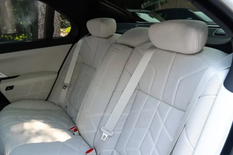 BMW 740 din 2025 cu 9.900 km - oferta BMW120239 - foto 9