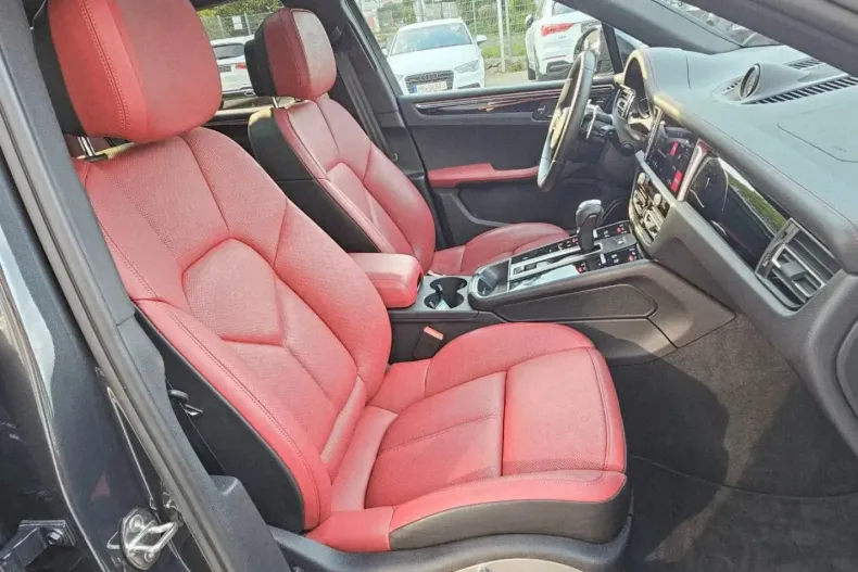 Porsche Macan din 2024 cu 5.800 km - oferta POR120242 - foto 16