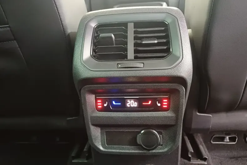 Volkswagen Tiguan din 2022 cu 49.683 km - oferta VOL120247 - foto 36