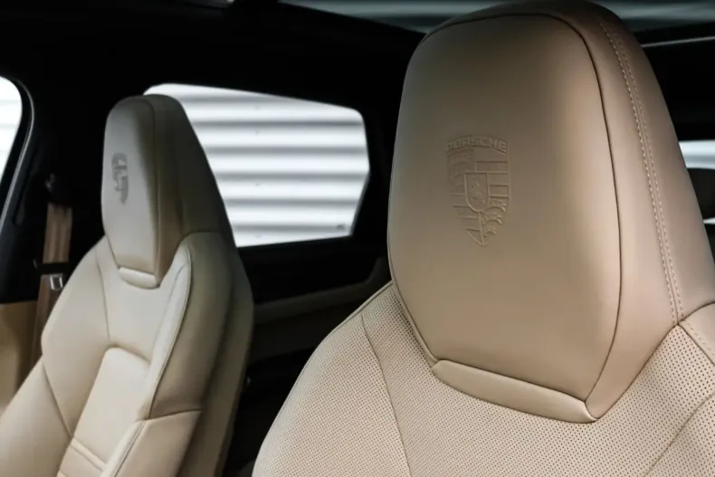 Porsche Cayenne din 2023 cu 43.012 km - oferta POR120261 - foto 8