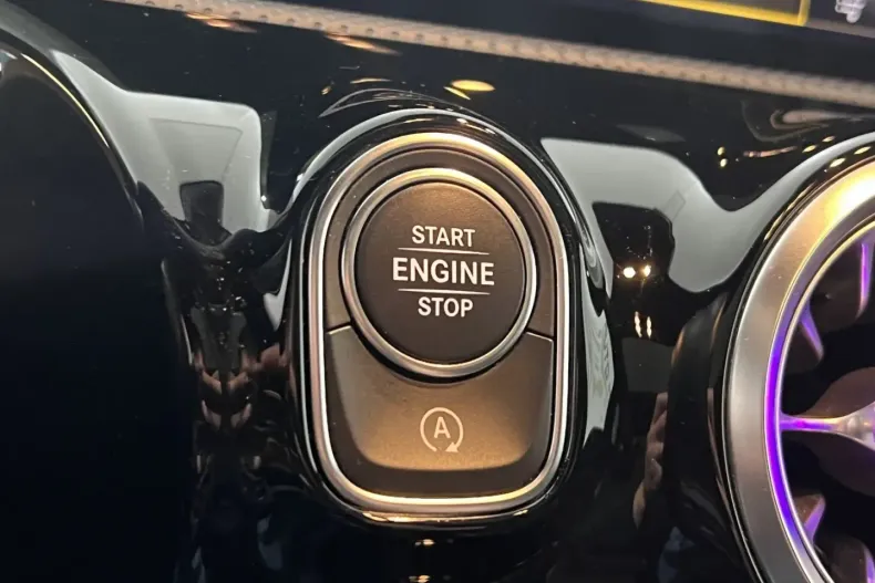 Mercedes-Benz CLA 200 din 2020 cu 59.000 km - oferta MER120264 - foto 29