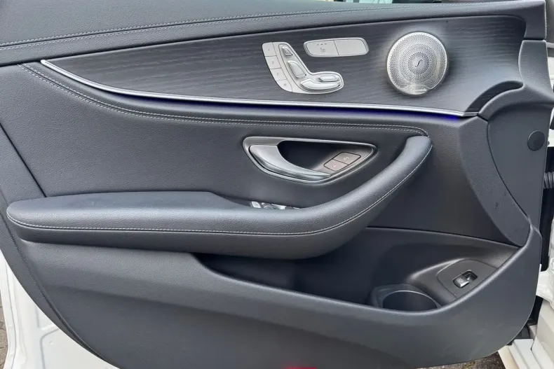 Mercedes-Benz E 300 din 2021 cu 68.300 km - oferta MER120273 - foto 13