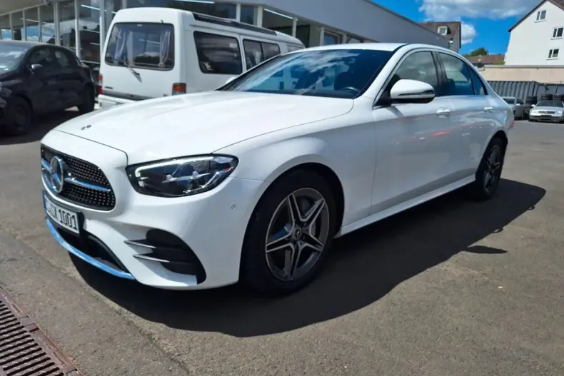Mercedes-Benz E 300 din 2021 cu 51.800 km - oferta MER120277 - foto 1