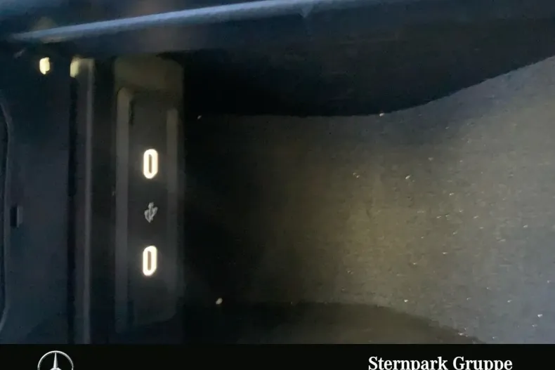 Mercedes-Benz CLA 200 din 2024 cu 11.500 km - oferta MER120281 - foto 24