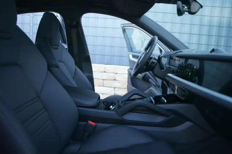 Porsche Cayenne din 2025 cu 8.999 km - oferta POR120287 - foto 4