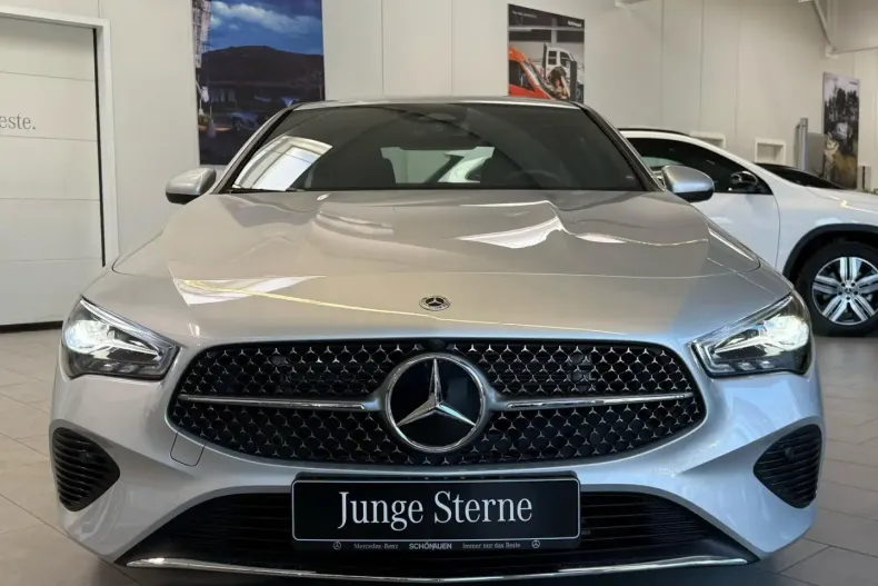 Mercedes-Benz CLA 180 din 2023 cu 14.480 km - oferta MER120290 - foto 2