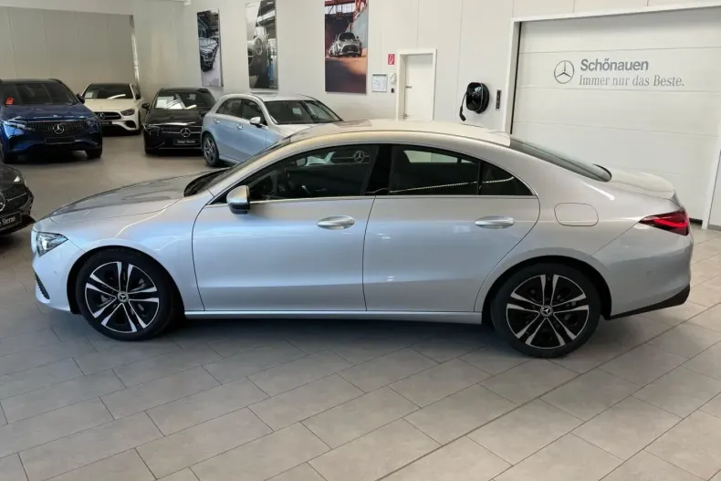 Mercedes-Benz CLA 180 din 2023 cu 14.480 km - oferta MER120290 - foto 3