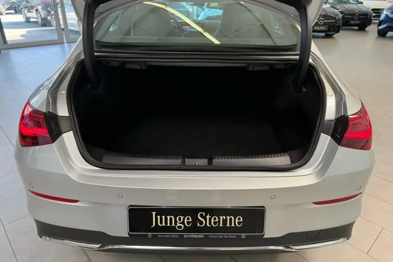 Mercedes-Benz CLA 180 din 2023 cu 14.480 km - oferta MER120290 - foto 6