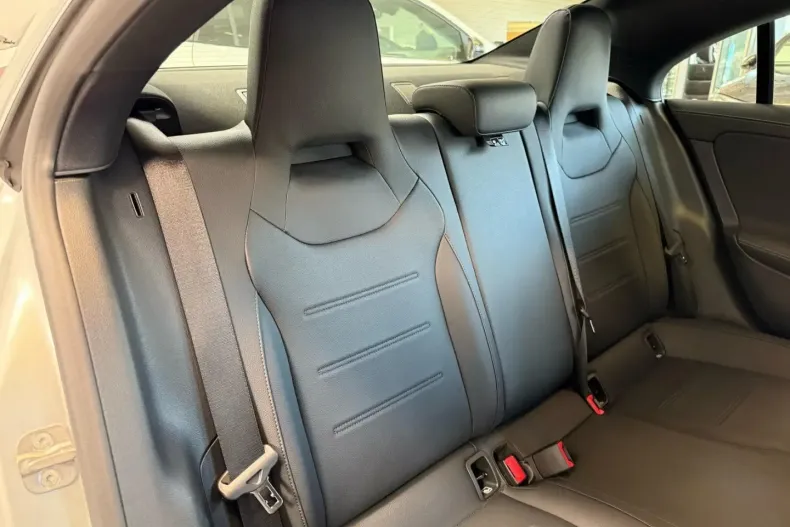 Mercedes-Benz CLA 180 din 2023 cu 14.480 km - oferta MER120290 - foto 16