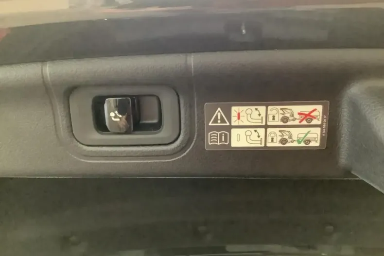 Mercedes-Benz C 220 din 2024 cu 4.845 km - oferta MER120292 - foto 17