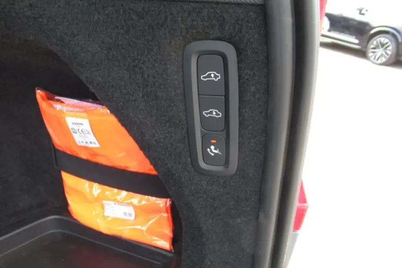 Volvo XC90 din 2022 cu 84.621 km - oferta VOL120301 - foto 6