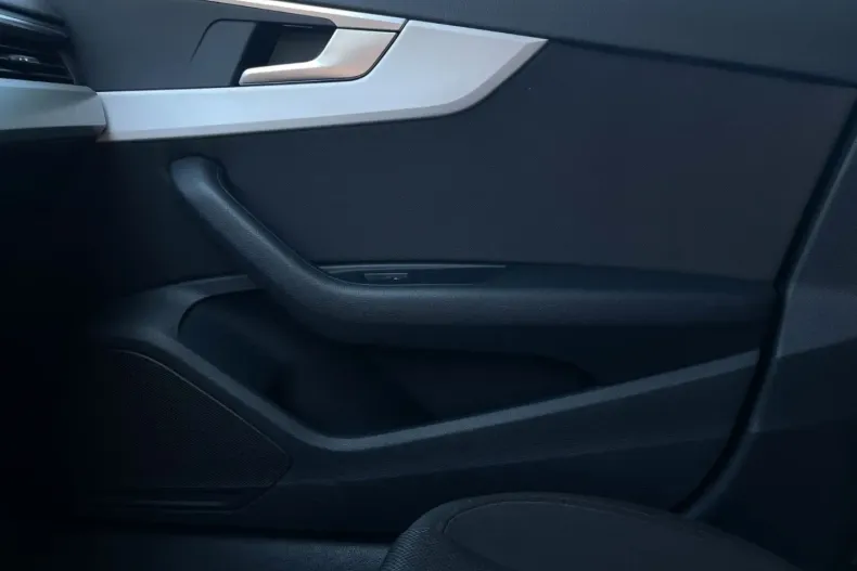 Audi A4 din 2021 cu 73.900 km - oferta AUD120310 - foto 22