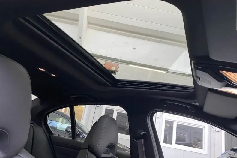 BMW 330 din 2024 cu 11.000 km - oferta BMW120338 - foto 8