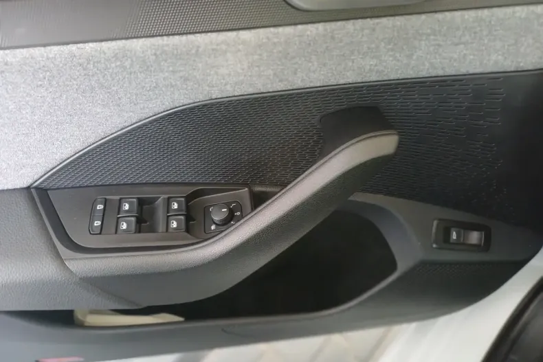 Skoda Octavia din 2025 cu 18.322 km - oferta SKO120350 - foto 7