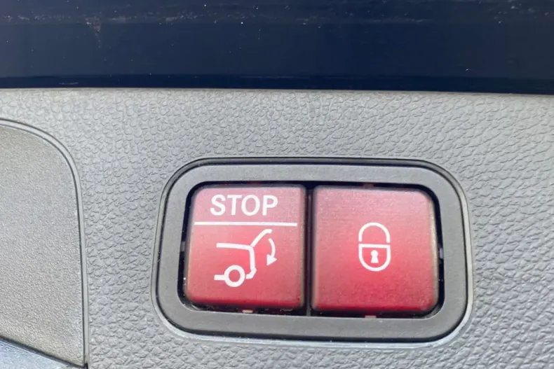 Mercedes-Benz GLC 300 din 2020 cu 79.998 km - oferta MER120356 - foto 24