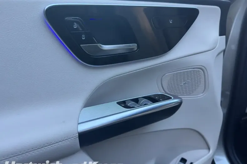 Mercedes-Benz GLC 300 din 2022 cu 4.290 km - oferta MER120358 - foto 13