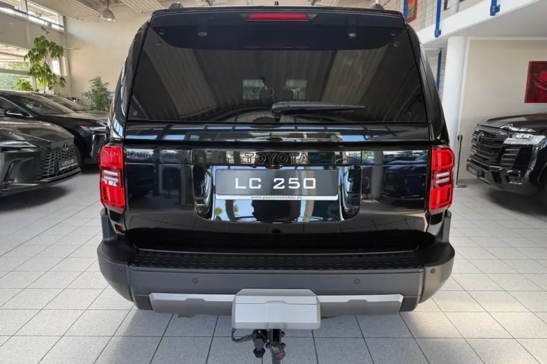 Toyota Land Cruiser din 2024 cu 26.333 km - oferta TOY120366 - foto 9