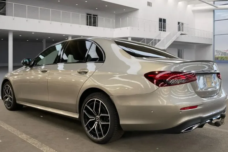 Mercedes-Benz E 300 din 2022 cu 106.171 km - oferta MER120383 - foto 4