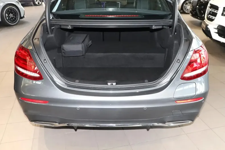 Mercedes-Benz E 300 din 2020 cu 59.263 km - oferta MER120385 - foto 13