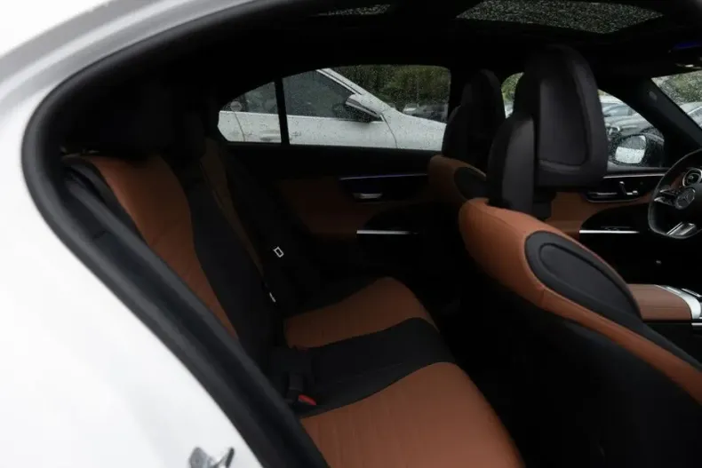 Mercedes-Benz C 300 din 2024 cu 16.474 km - oferta MER120404 - foto 4