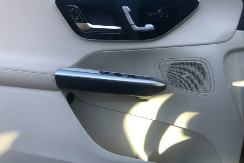 Mercedes-Benz GLC 220 din 2024 cu 12.800 km - oferta MER120429 - foto 12