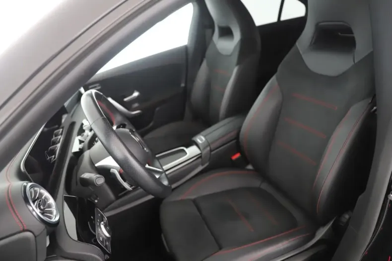 Mercedes-Benz CLA 220 din 2023 cu 17.916 km - oferta MER120450 - foto 2