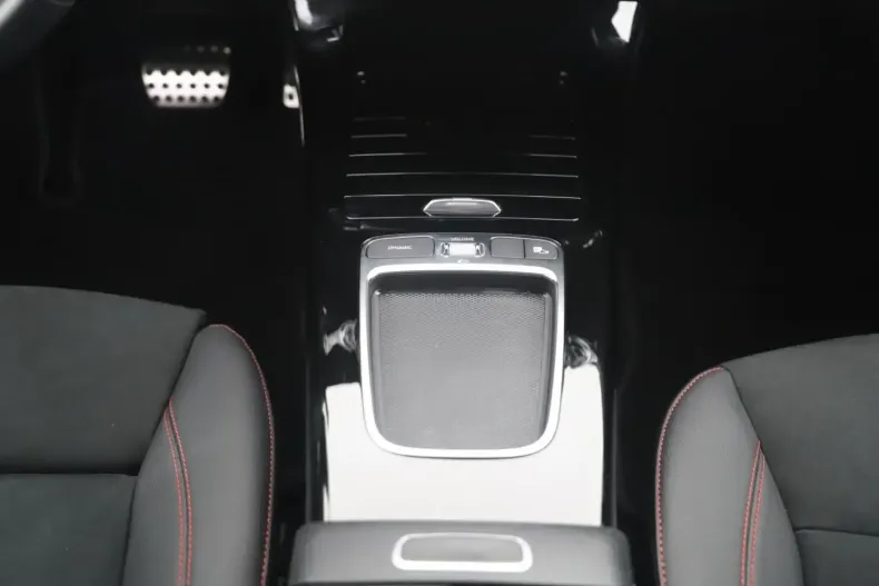 Mercedes-Benz CLA 220 din 2023 cu 17.916 km - oferta MER120450 - foto 8