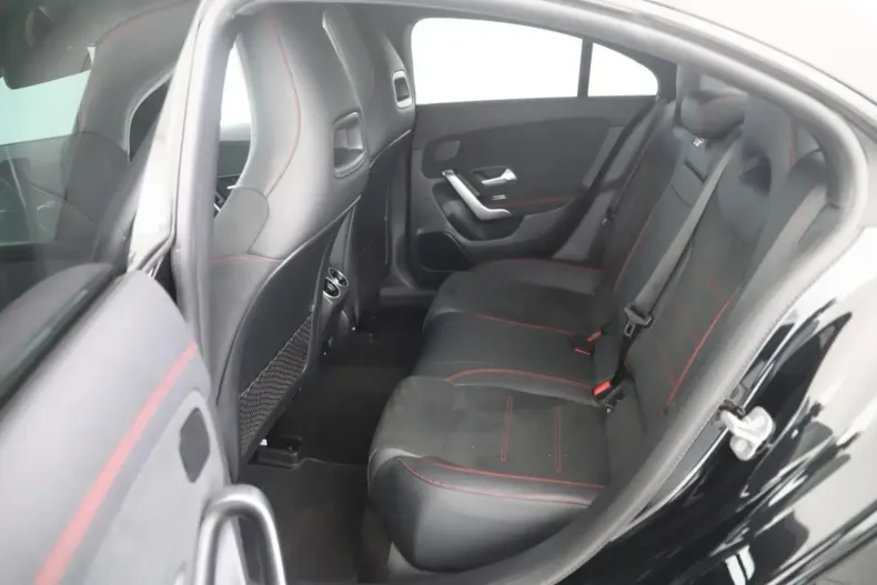 Mercedes-Benz CLA 220 din 2023 cu 17.916 km - oferta MER120450 - foto 12