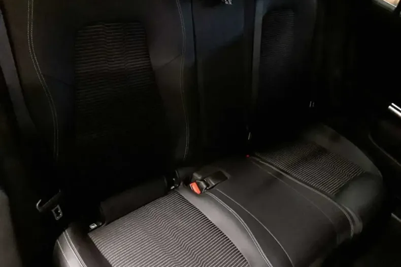 Mercedes-Benz GLA 220 din 2021 cu 76.403 km - oferta MER120453 - foto 7