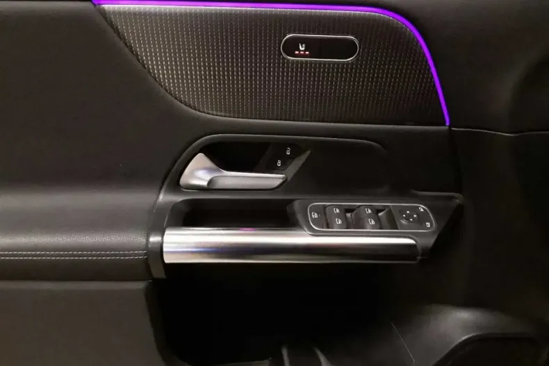 Mercedes-Benz GLA 220 din 2021 cu 76.403 km - oferta MER120453 - foto 9