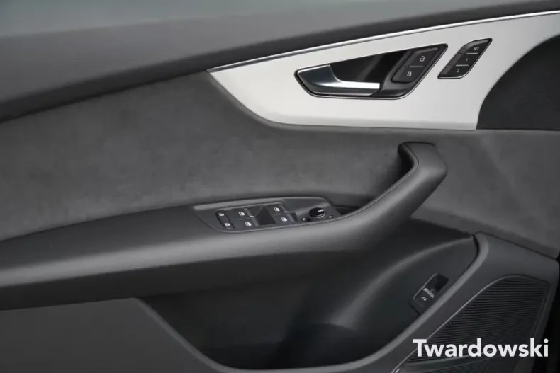 Audi Q8 din 2024 cu 7.700 km - oferta AUD120455 - foto 15