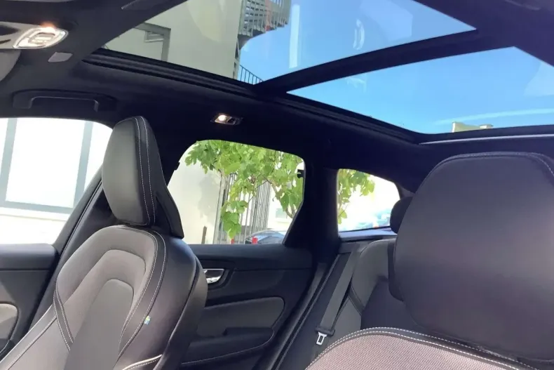 Volvo XC60 din 2022 cu 49.900 km - oferta VOL120472 - foto 10