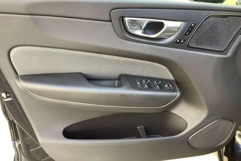 Volvo XC60 din 2022 cu 49.900 km - oferta VOL120472 - foto 12