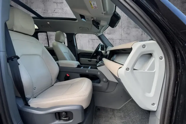 Land Rover Defender din 2024 cu 35.900 km - oferta LAN120486 - foto 7