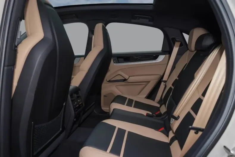 Porsche Cayenne din 2025 cu 9.900 km - oferta POR120499 - foto 9